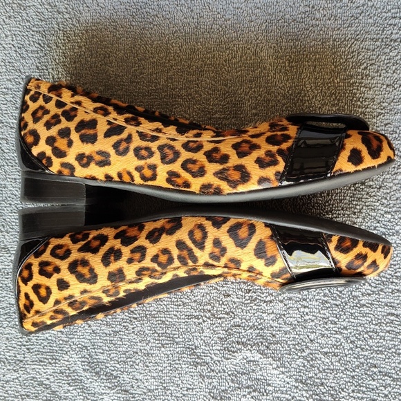 Clarks Unstructured Leopard Print Shoes - Picture 3 of 8